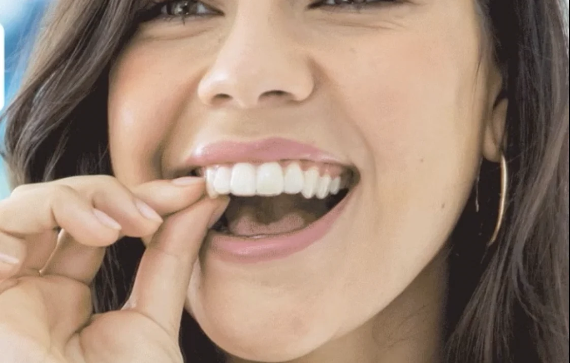 Diş Teli mi Şeffaf Plak mı? İzmir’de Hangisi Daha Uygun?